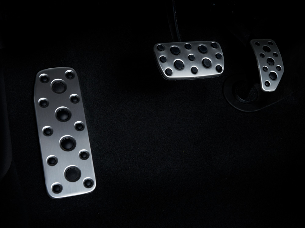 Pédales en alliage d’aluminium des WRX Sport et GT SPT 2025.