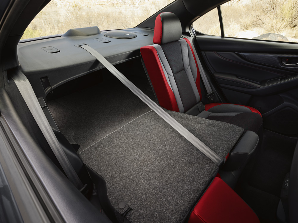 WRX 2025 avec sièges arrière rabattables divisés 60/40.