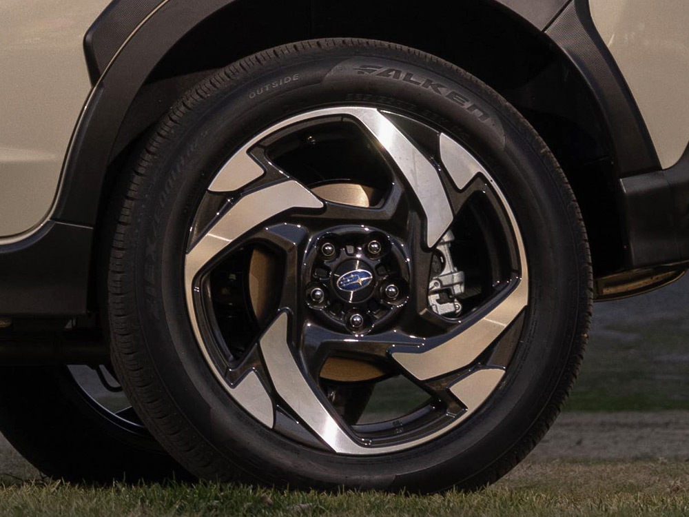 18-inch Aluminum Alloy Wheels, 4-Spoke