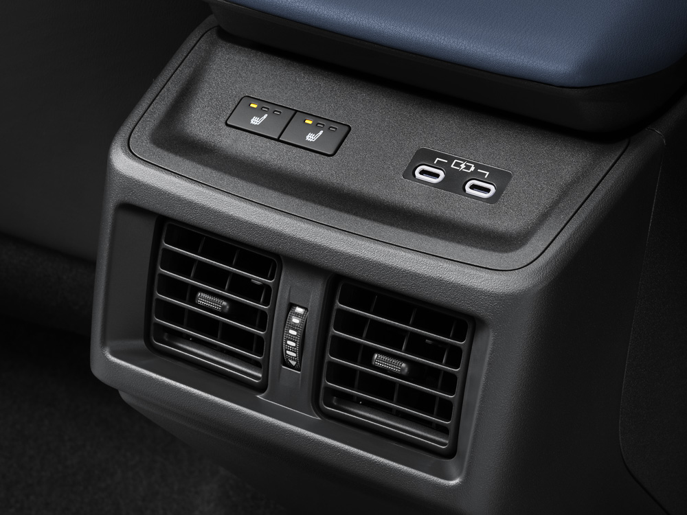 Heated Rear Seats, Air Vents and USB Ports