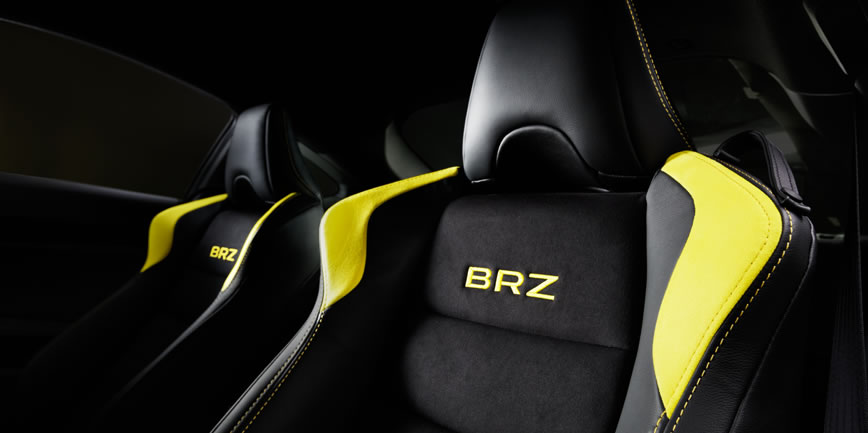 Subaru 2017  BRZ 稲妻 Inazuma Edition Surpiqûres et accents décoratifs jaunes à l'intérieur