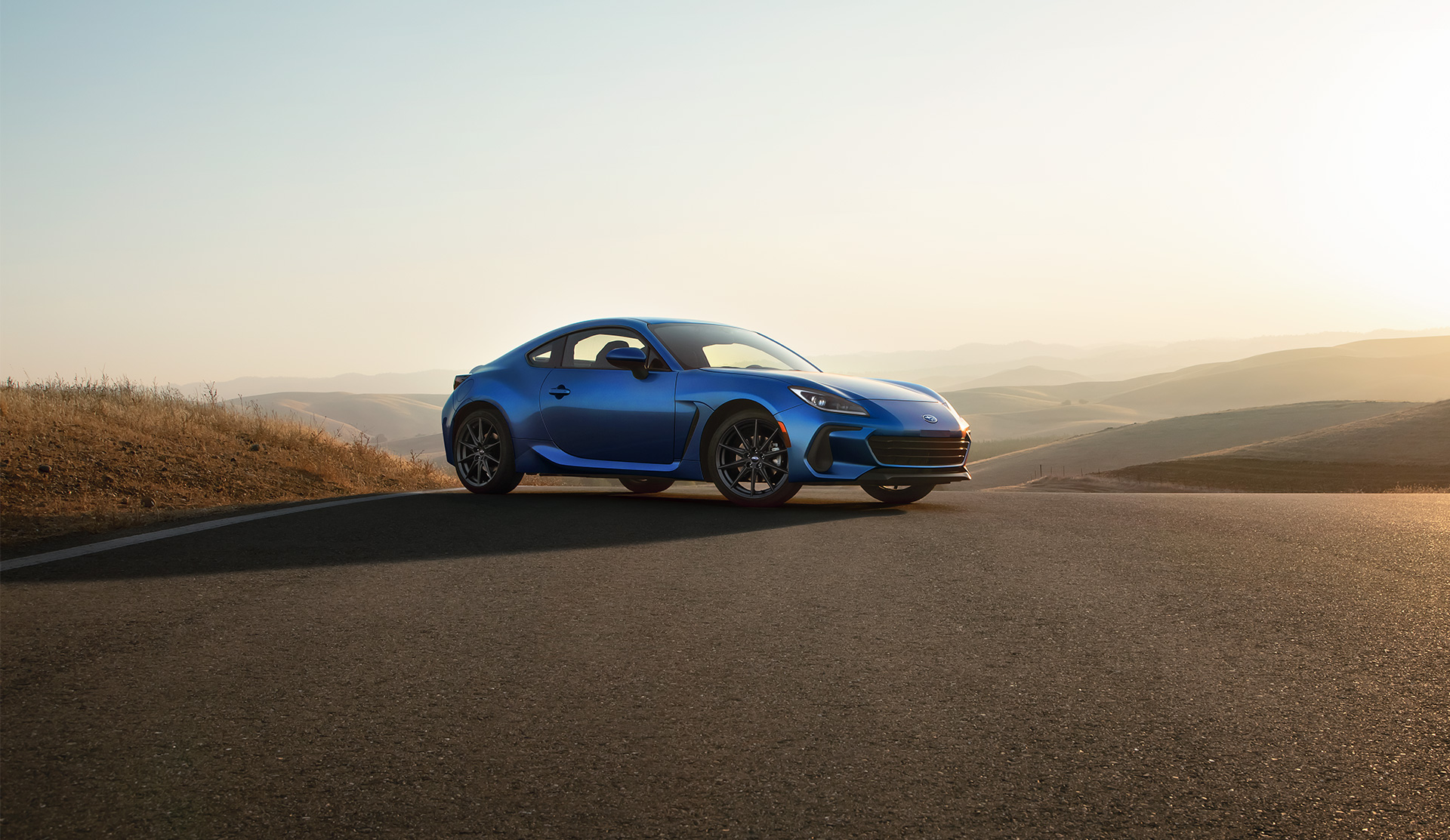 Vue de trois quarts avant d’une BRZ 2024 garée sur la piste.