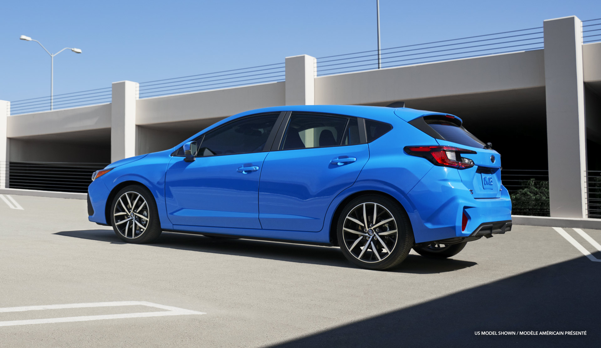 Impreza 2024 dans un garage de stationnement.