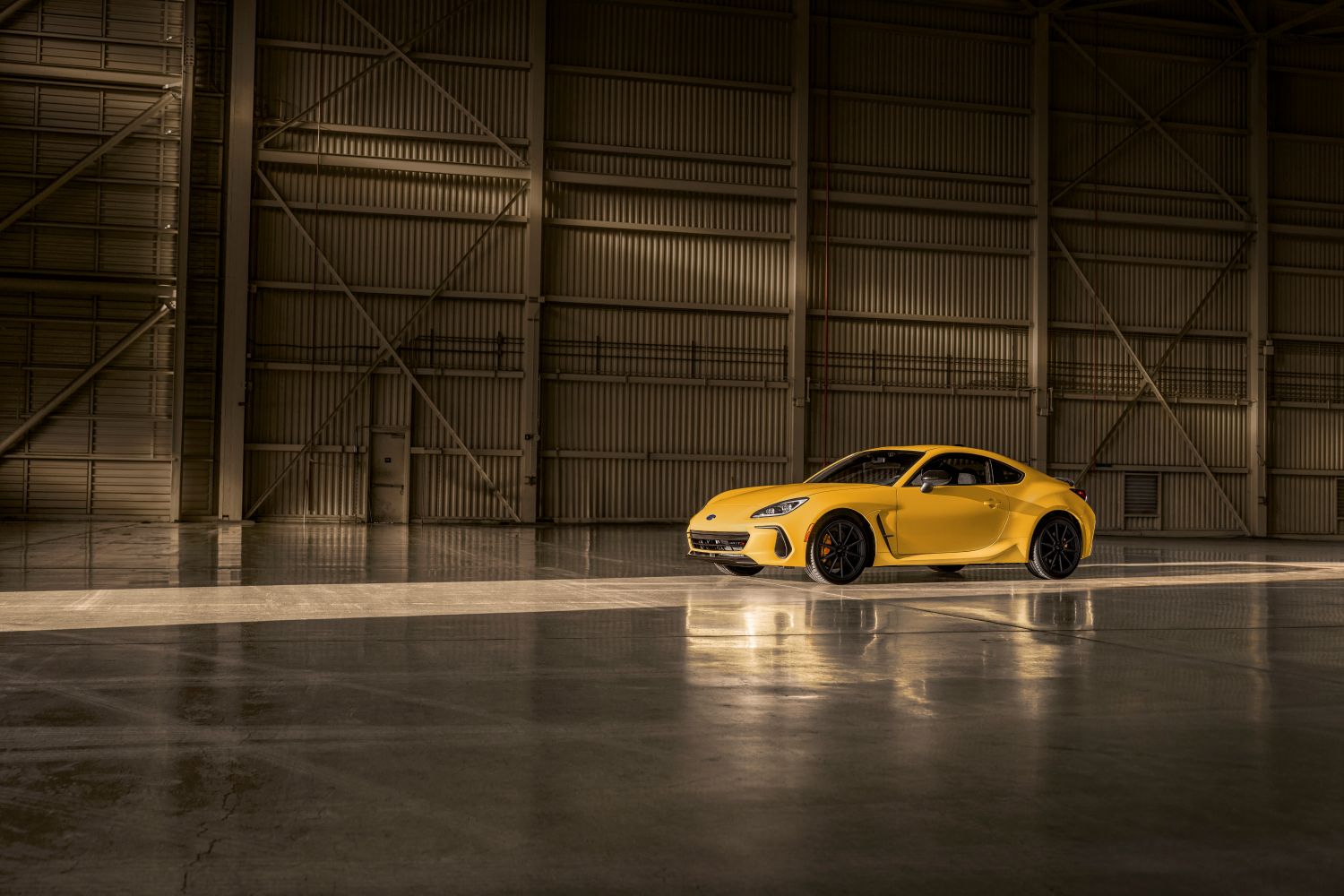 the Canadian-exclusive BRZ 雷 Kaminari Edition builds on the BRZ’s aggressive look and performance, with the exclusive Sunrise Yellow exterior colour.